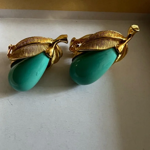 Vintage Pend Clip on Earrings / Pear Shape -Turquoise and Gold Tone! - Picture 12 of 16